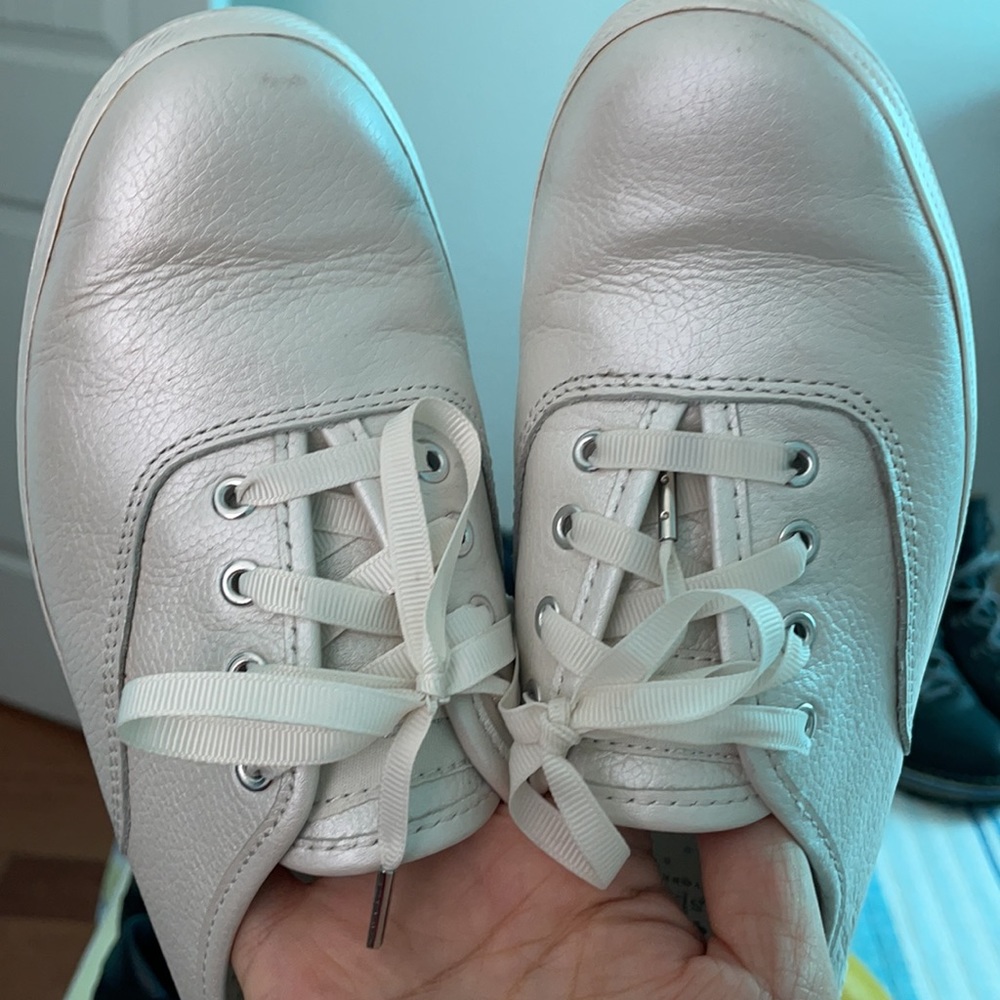 Shoes - Picture 4 of 4